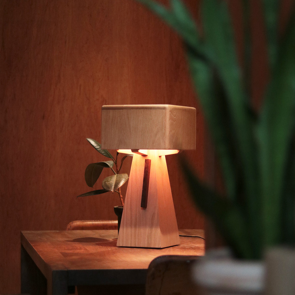 Mārīcī Table lamp